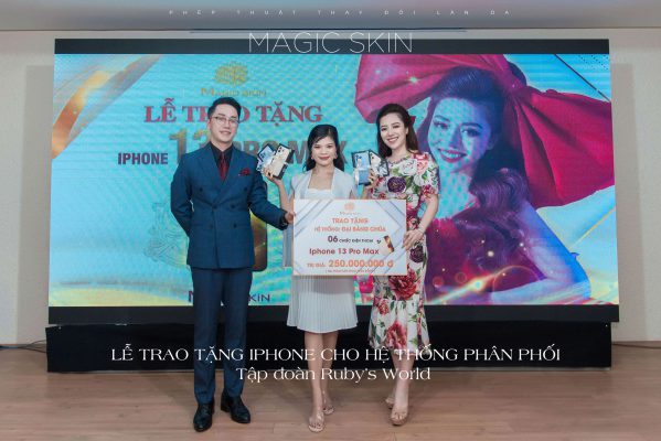 Đào Minh Châu tặng iphone 13 Pro max cho hệ thống 